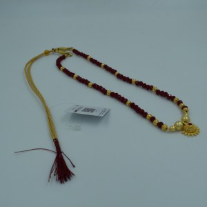 maroon-golden-pendant-necklace-full